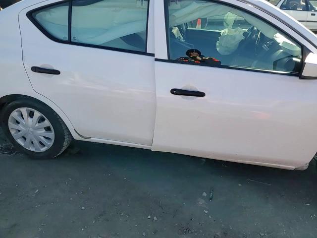 2018 Nissan Versa - Image 13