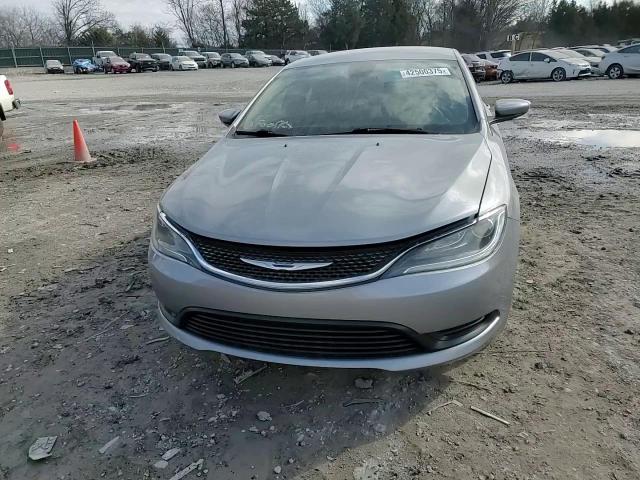 2016 Chrysler 200 - Image 10