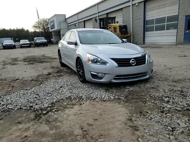 2015 Nissan Altima - Image 10