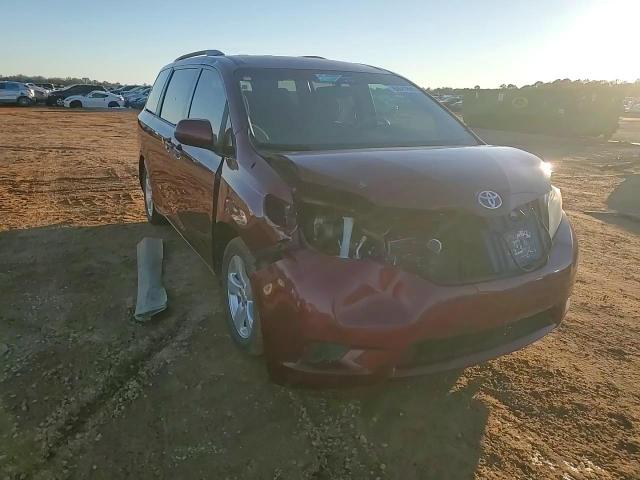 2014 Toyota Sienna - Image 12