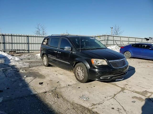 2013 Chrysler Town & Country - Image 12