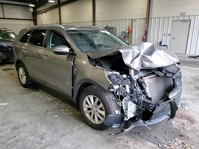 2017 Kia Sorento - Image 11