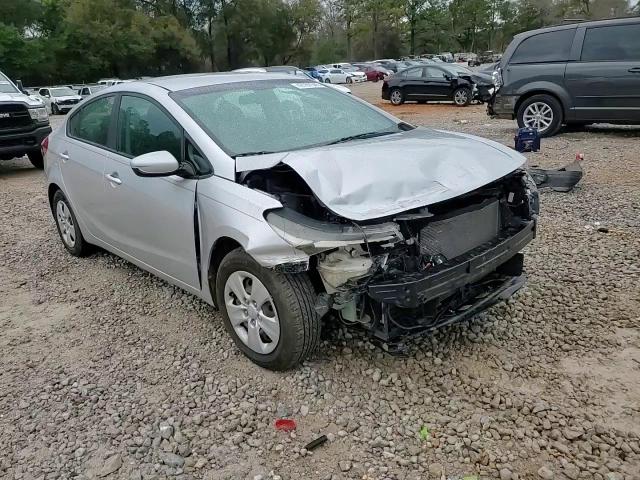 2017 Kia Forte - Image 11
