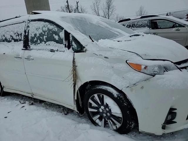 2018 Toyota Sienna - Image 11