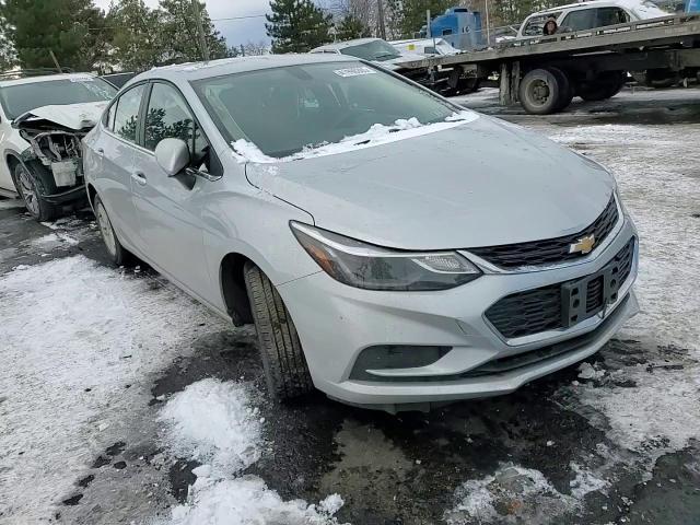 2018 Chevrolet Cruze - Image 10
