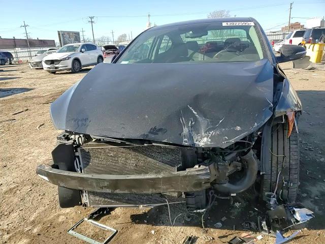 2017 Hyundai Elantra - Image 10