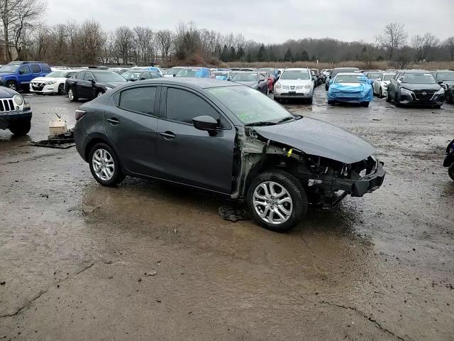 2018 Toyota Yaris - Image 11
