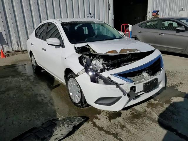 2019 Nissan Versa - Image 13