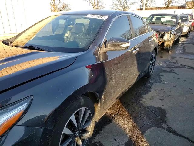 2018 Nissan Altima - Image 10