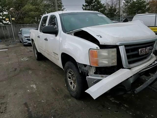 2011 GMC Sierra - Image 11