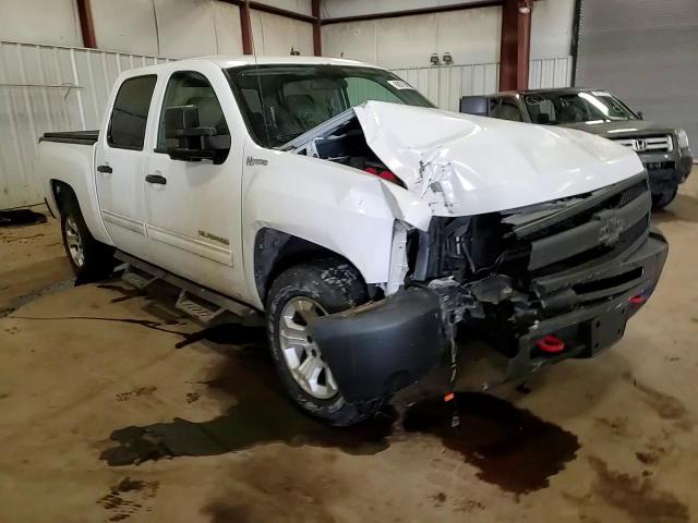 2011 Chevrolet Silverado - Image 11