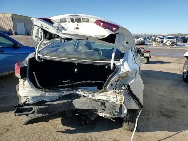 2016 Hyundai Elantra - Image 10