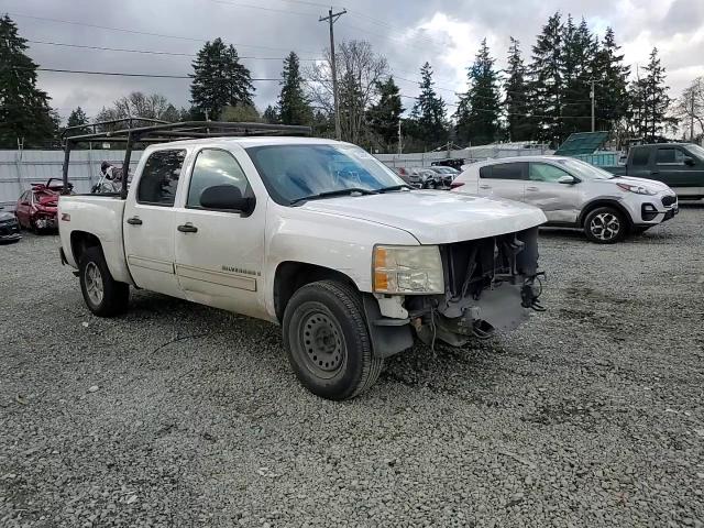 2009 Chevrolet Silverado - Image 11