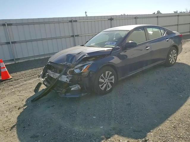 2020 Nissan Altima - Image 10