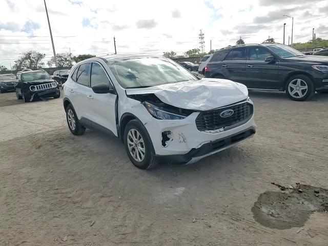 2023 Ford Escape - Image 12