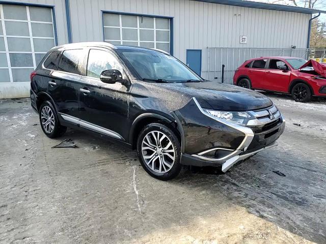 2017 Mitsubishi Outlander - Image 14