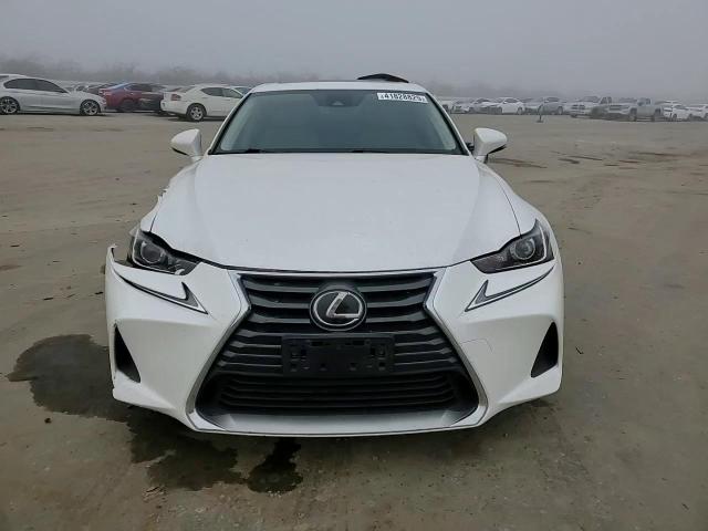 2018 Lexus IS - Image 11