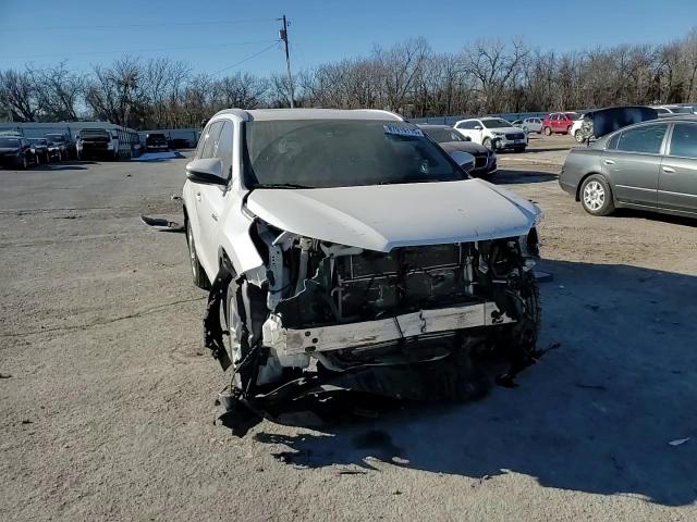 2019 Toyota Highlander - Image 12