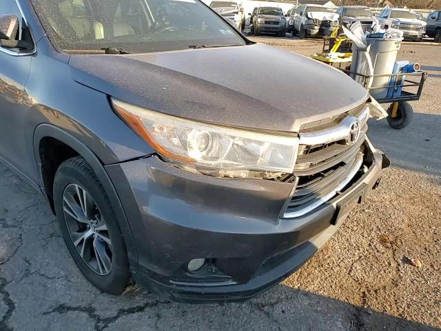 2016 Toyota Highlander - Image 11
