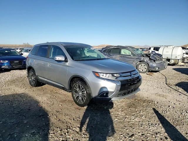 2018 Mitsubishi Outlander - Image 13