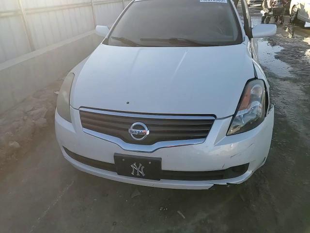 2009 Nissan Altima - Image 13