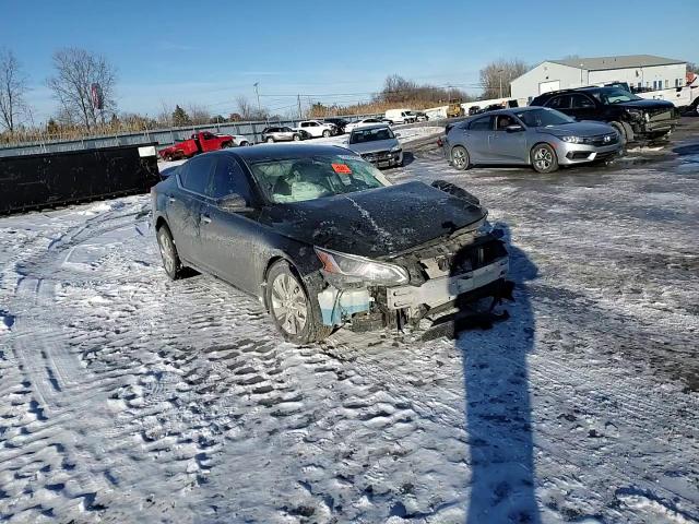 2019 Nissan Altima - Image 10