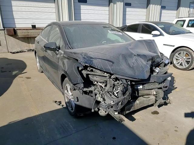 2018 Chevrolet Cruze - Image 11