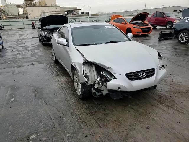 2010 Hyundai Genesis - Image 11