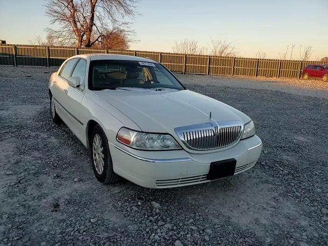 2003 Lincoln Town Car - Image 11