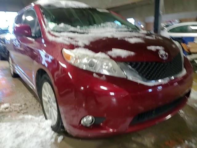 2012 Toyota Sienna - Image 12