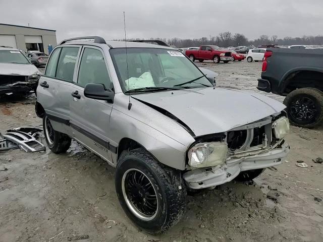 2003 Chevrolet Tracker - Image 10