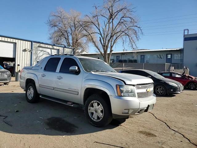 2013 Chevrolet Avalanche - Image 10