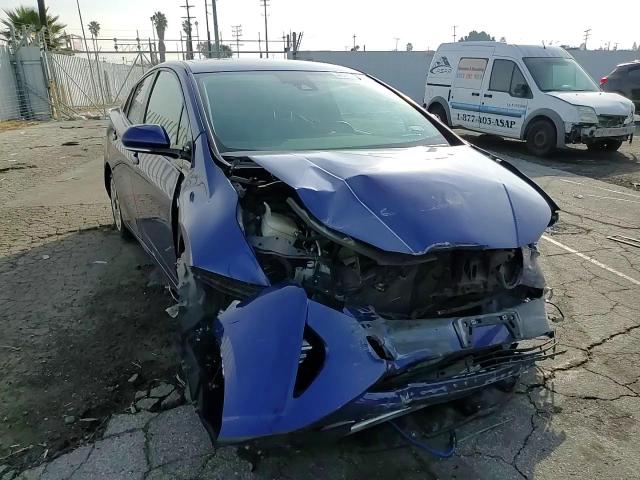 2016 Toyota Prius - Image 10