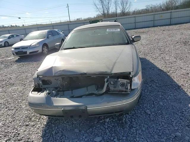 2003 Ford Crown Victoria - Image 11