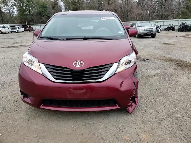 2011 Toyota Sienna - Image 12