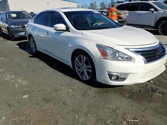 2014 Nissan Altima - Image 13