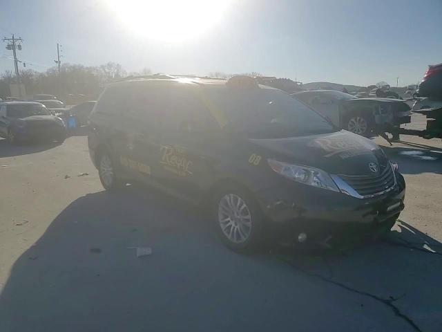 2013 Toyota Sienna - Image 12
