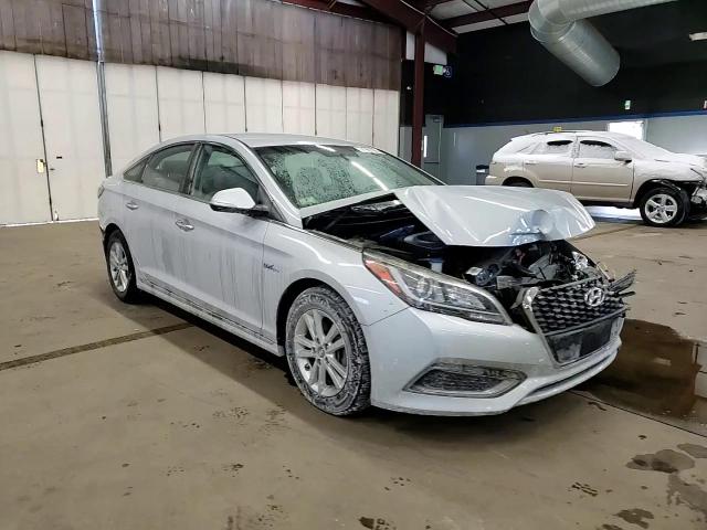 2017 Hyundai Sonata - Image 11