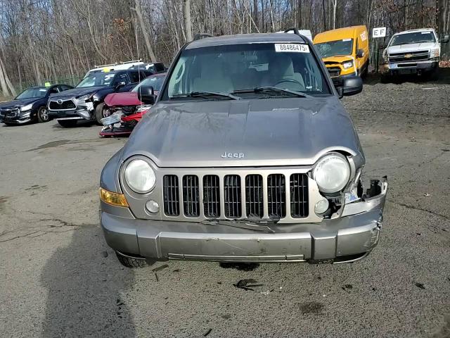 2007 Jeep Liberty (North America) - Image 12