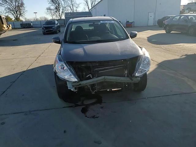 2019 Nissan Versa - Image 10