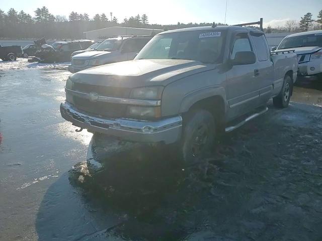 2006 Chevrolet Silverado - Image 10