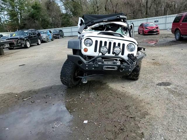 2013 Jeep Wrangler - Image 12