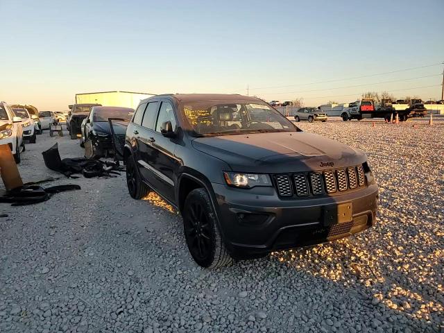 2017 Jeep Grand Cherokee - Image 11