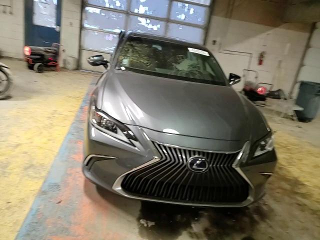 2020 Lexus ES - Image 10