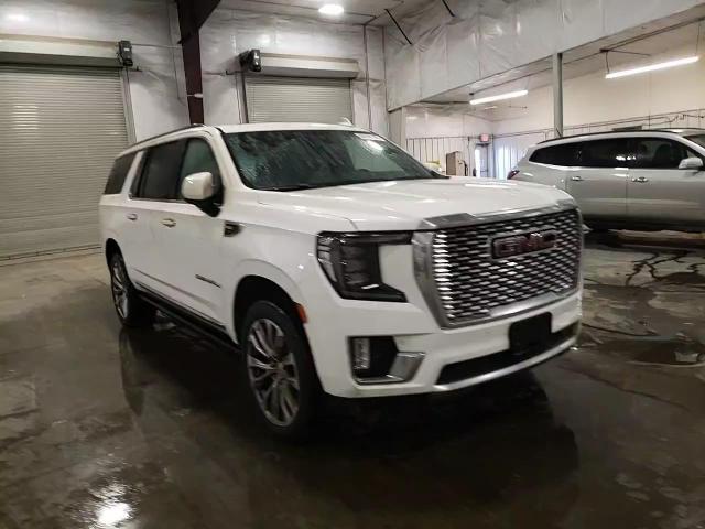 2021 GMC Yukon - Image 12