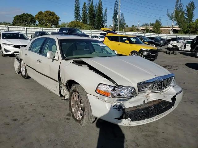 2007 Lincoln Town Car - Image 11