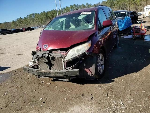 2013 Toyota Sienna - Image 12