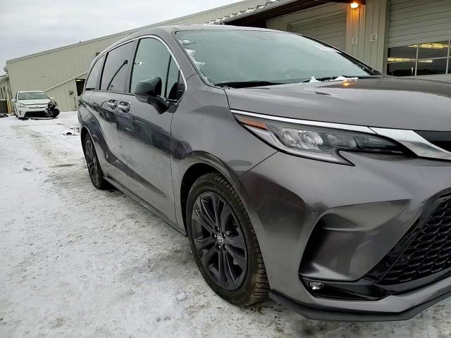 2022 Toyota Sienna - Image 11
