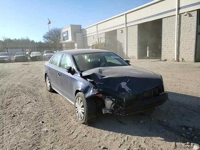 2015 Volkswagen Passat - Image 11