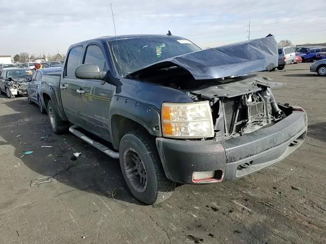 2007 Chevrolet Silverado - Image 11